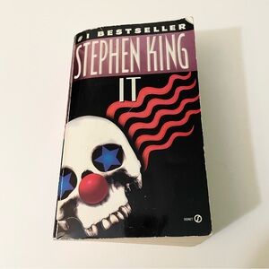 Vintage Stephen King IT Paperback Signet Skull Cover
